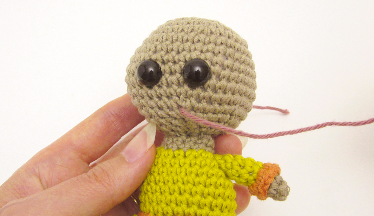 How_to_make_amigurumi_faces_step01