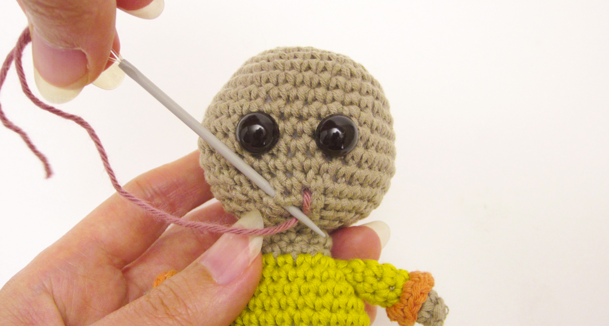 How_to_make_amigurumi_faces_step02