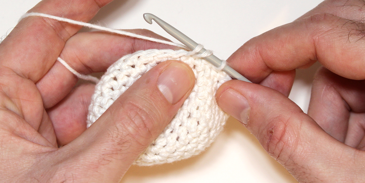 how to crochet invisible decrease step 03