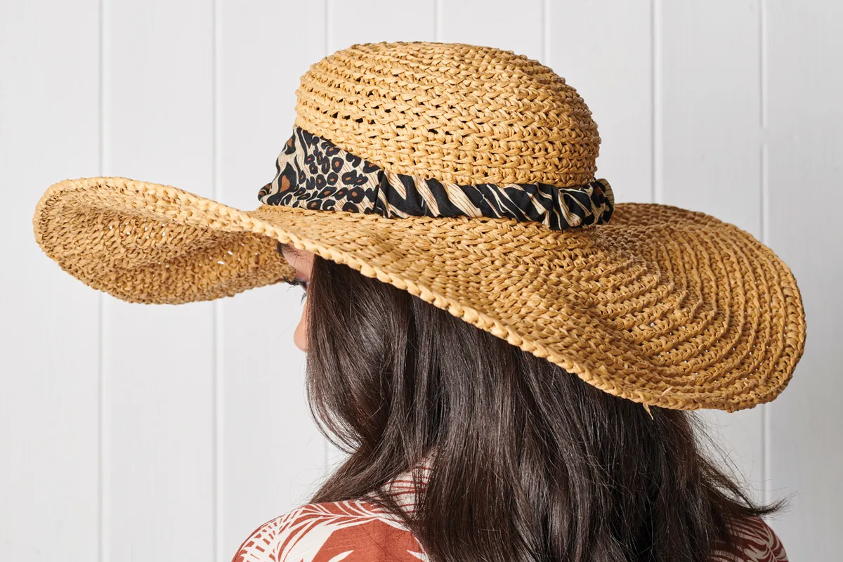 Free_summer_crochet_hat_pattern_back