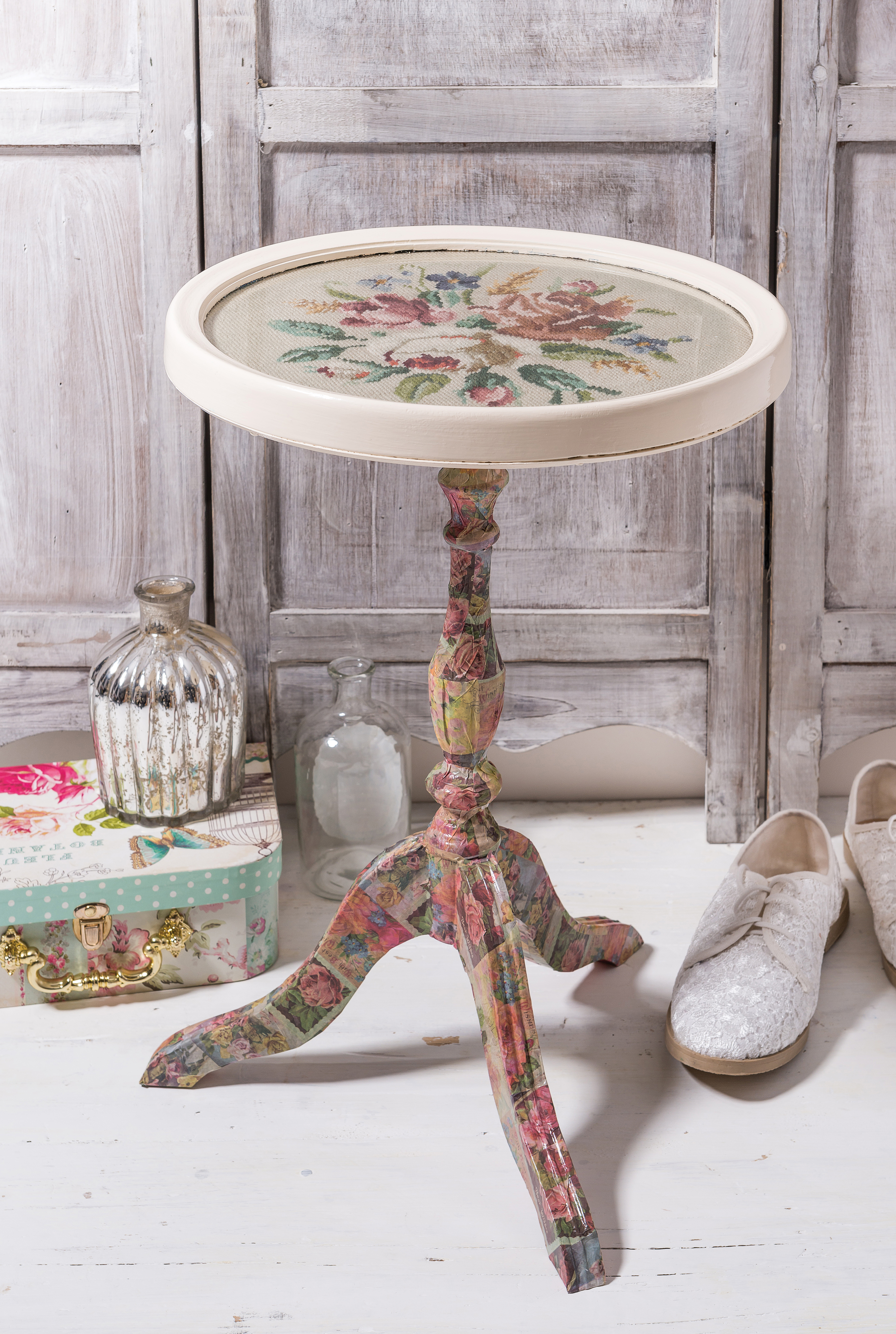 How to découpage a table – upcycling old furniture