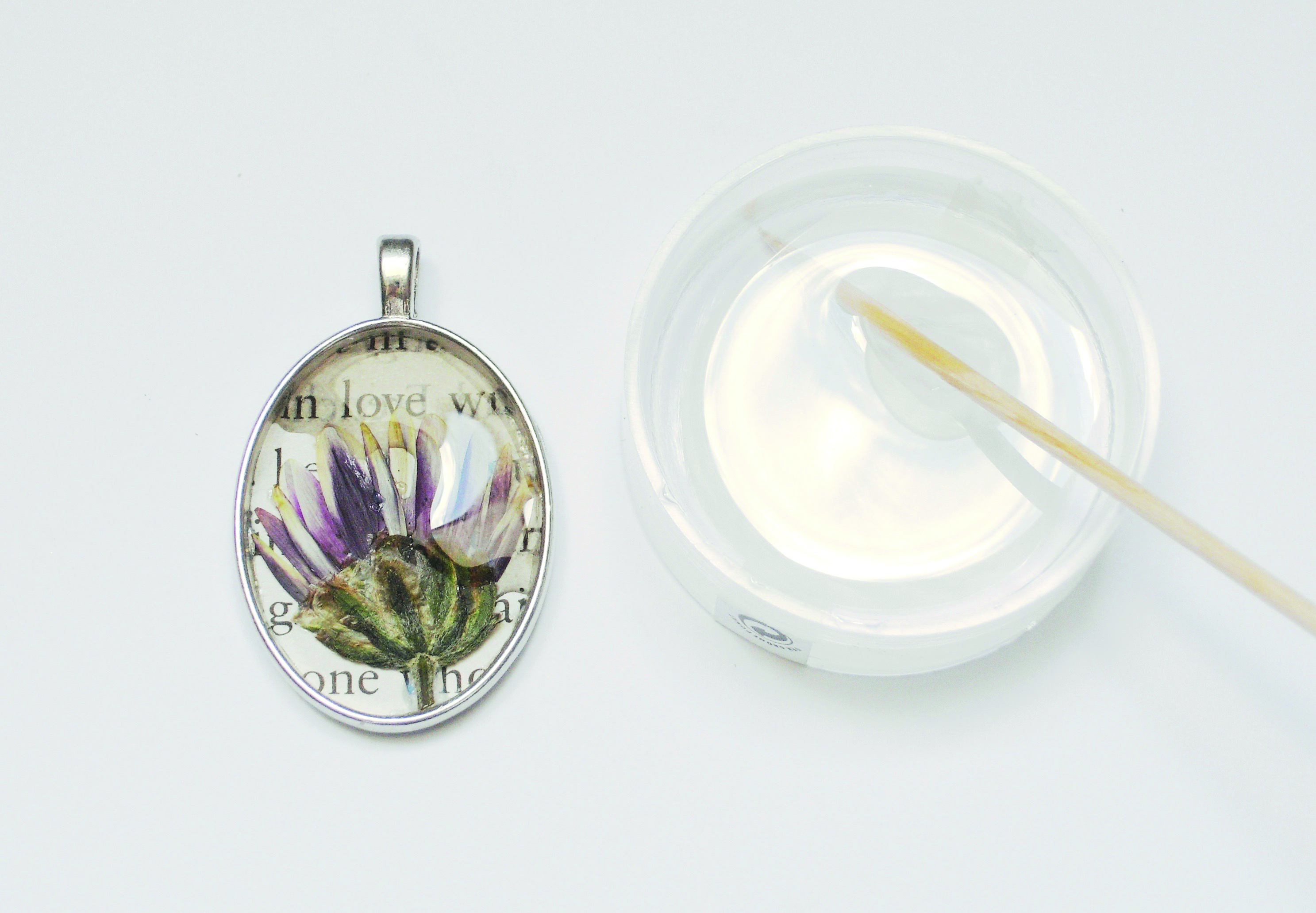 Resin jewelry: How to make a resin necklace