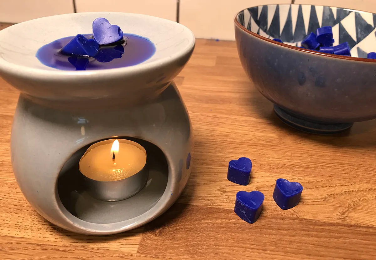 How to make wax melts with esssential oils - Gathered