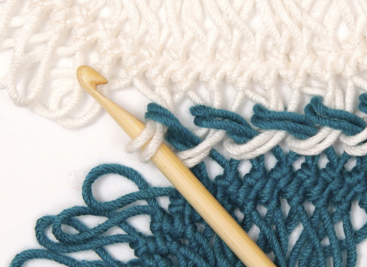 How_to_join_crochet_hairpin_lace_step_04