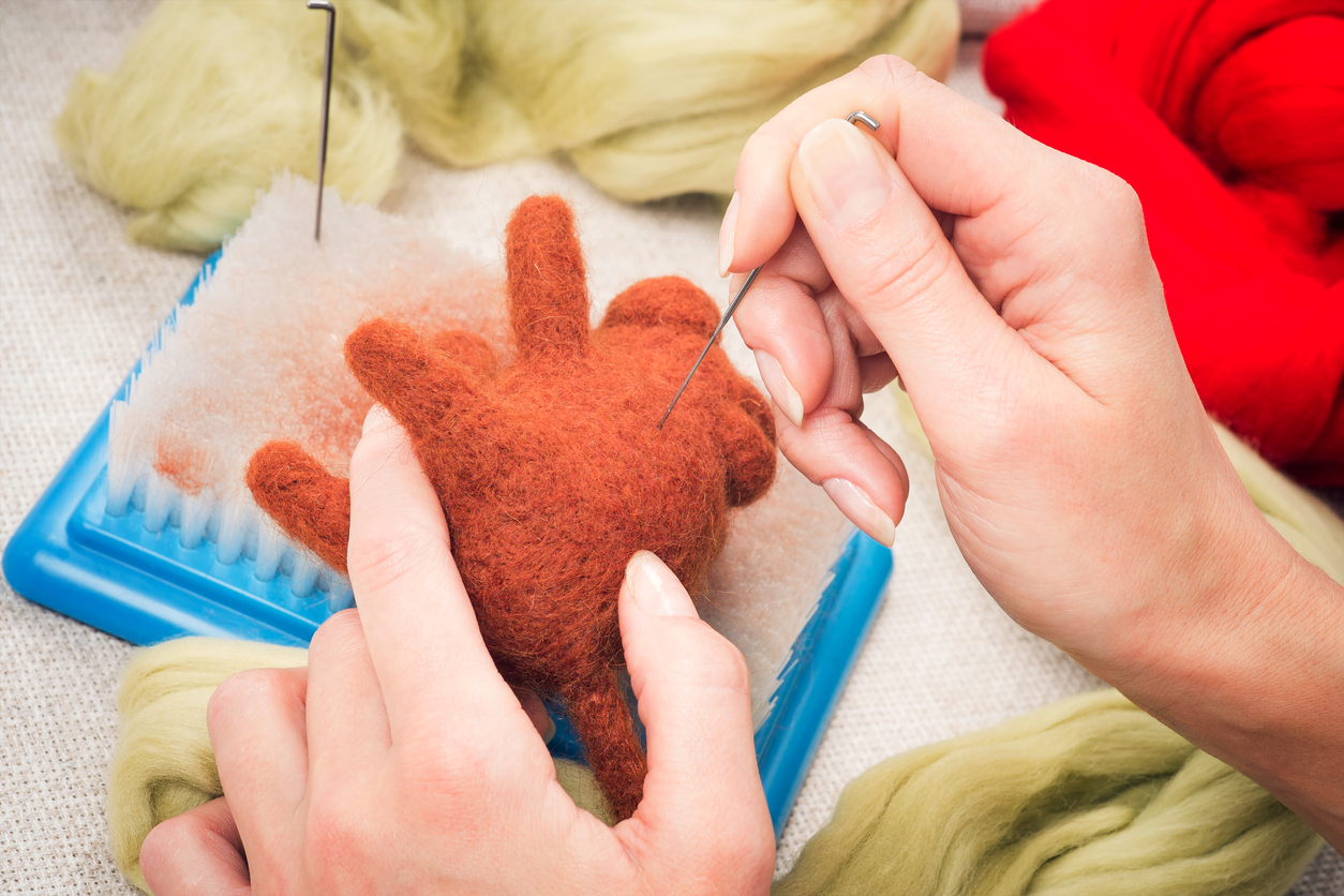 NEEDLE FELTING FOR BEGINNERS: The Complete Step by Step Guide on Wool  Sculpting by Juliana Mason