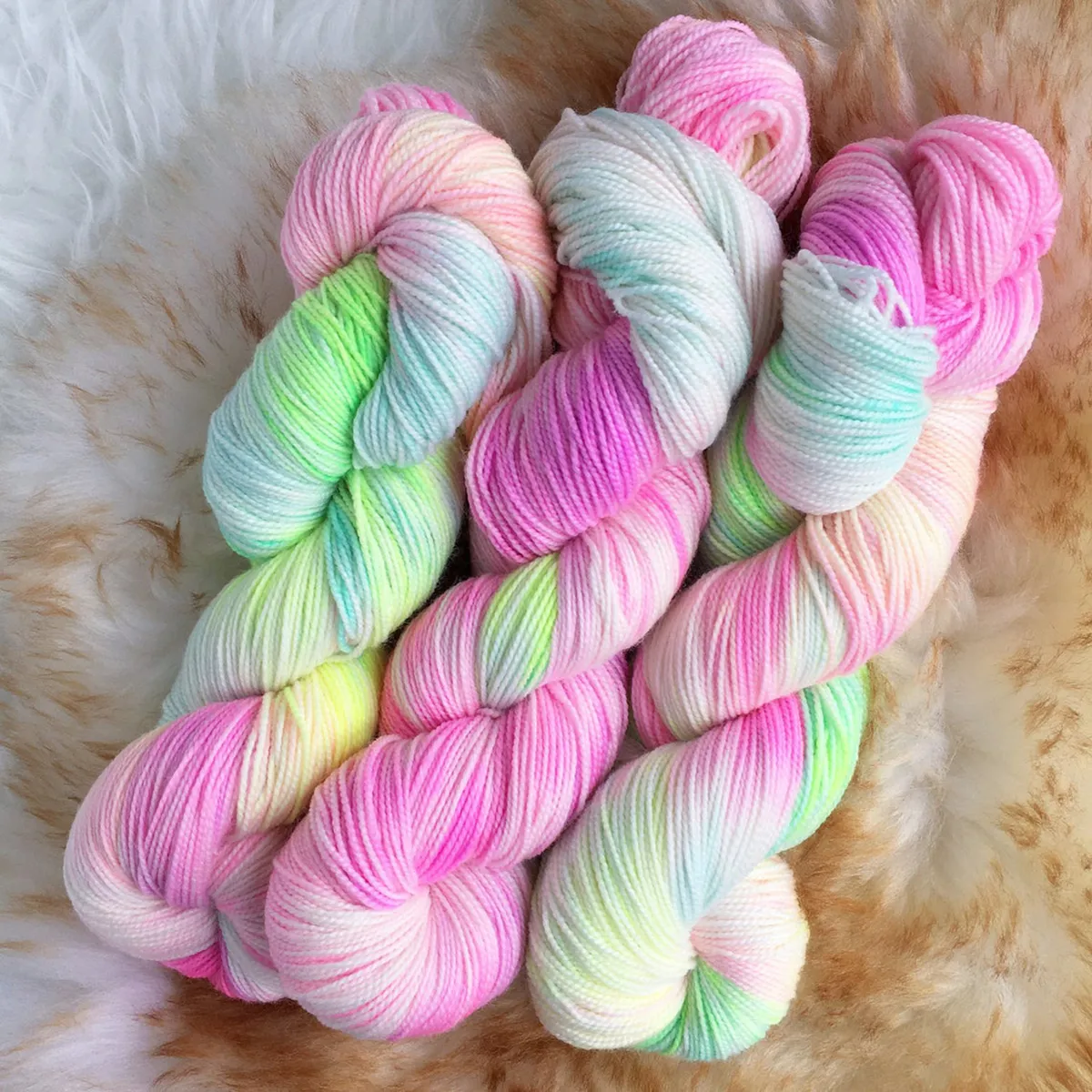 ElizabethPawle-hand-dyed-yarn