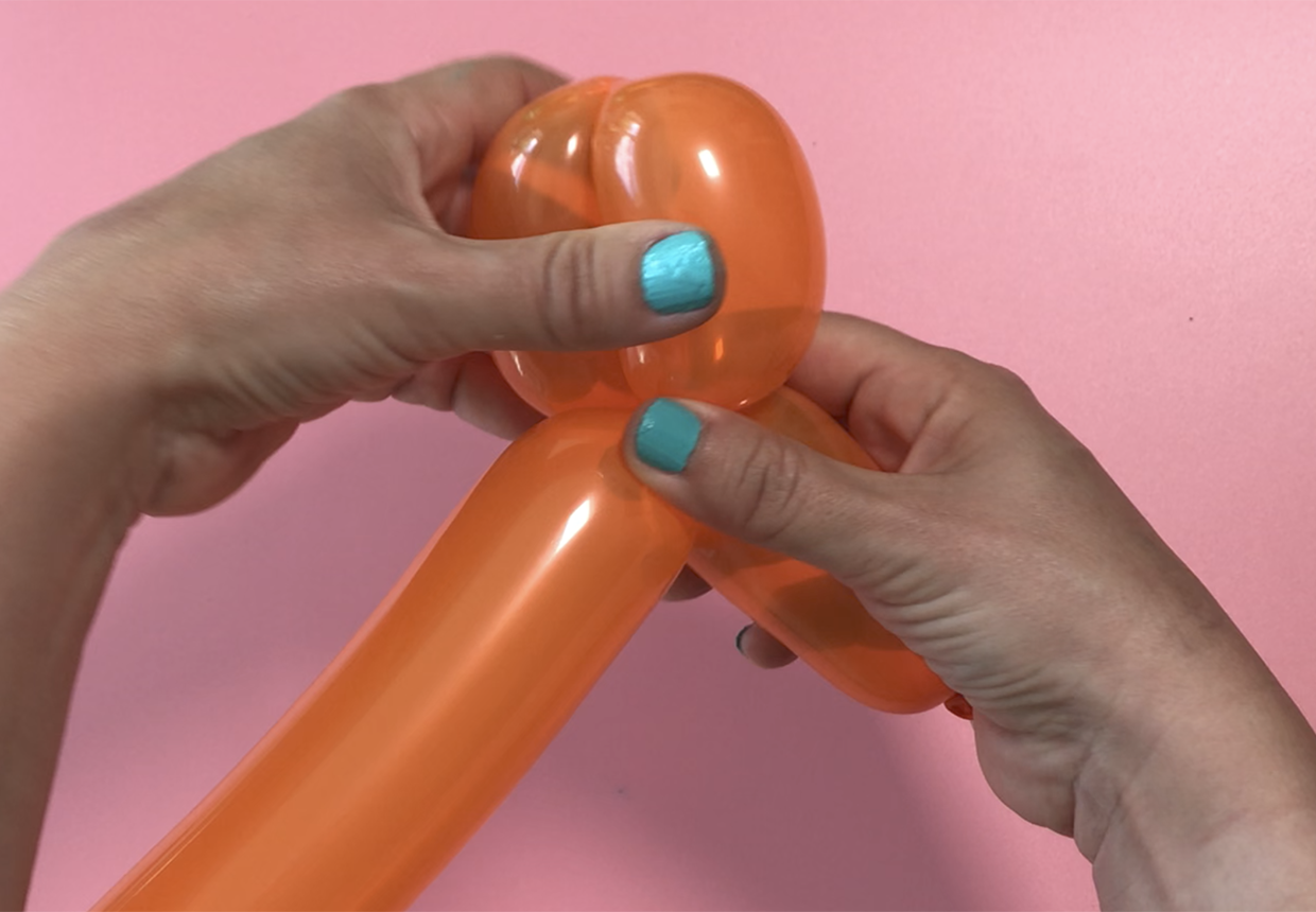 How to make a balloon giraffe for beginners step 4