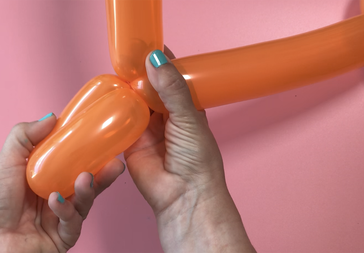 How to make a balloon giraffe for beginners step 7