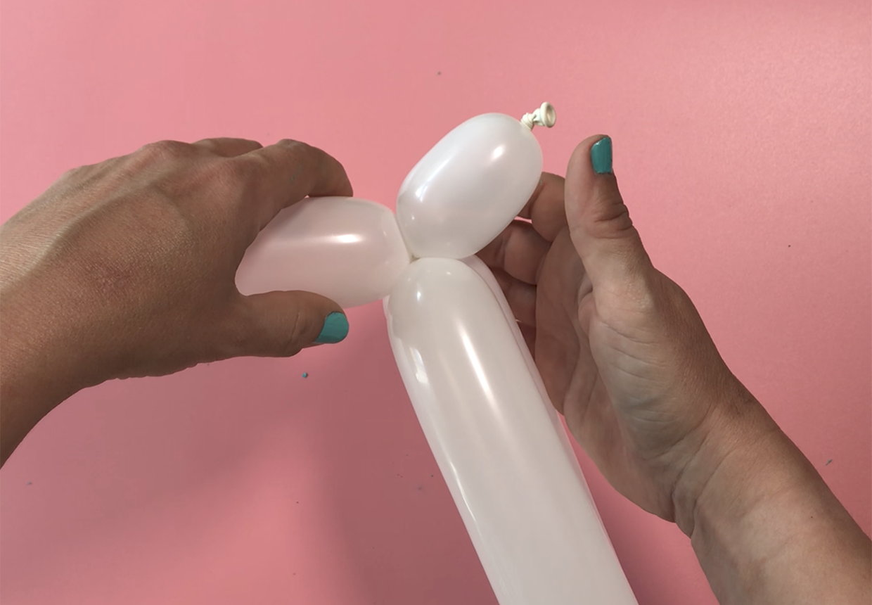 How to make a balloon swan step by step 6