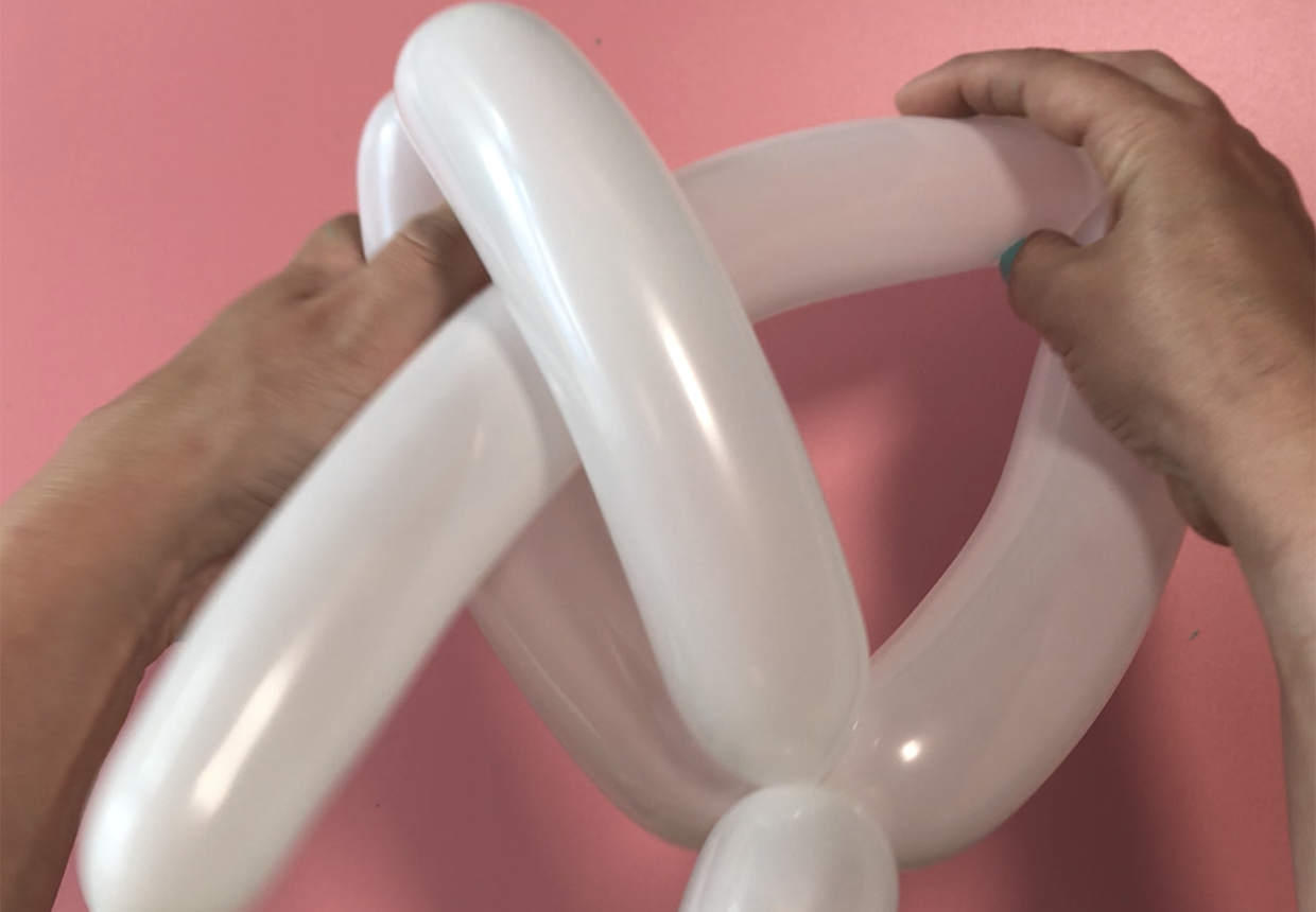 How to make a balloon swan step by step 9
