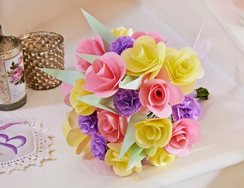 How-to-make-a-flower-bouquet-with-paper-detail