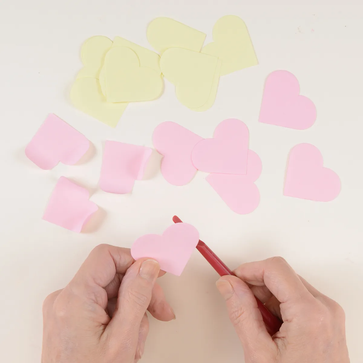 How-to-make-a-flower-bouquet-with-paper-step-1