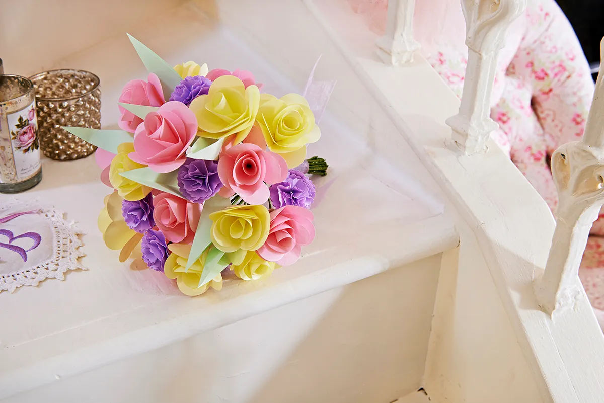 How-to-make-a-flower-bouquet-with-paper