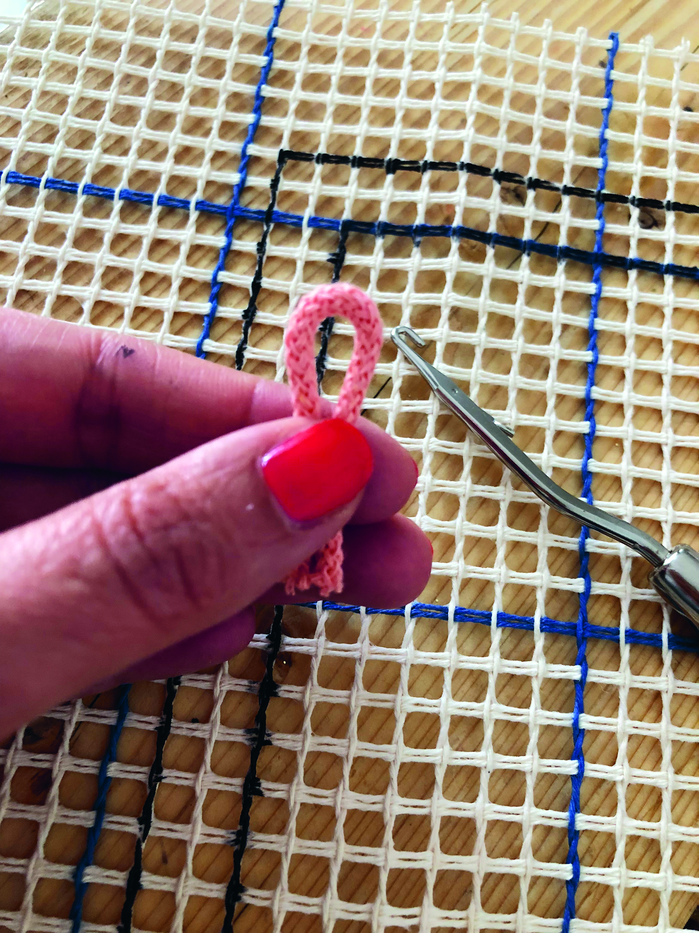 How to make a latch hook rug Step 3