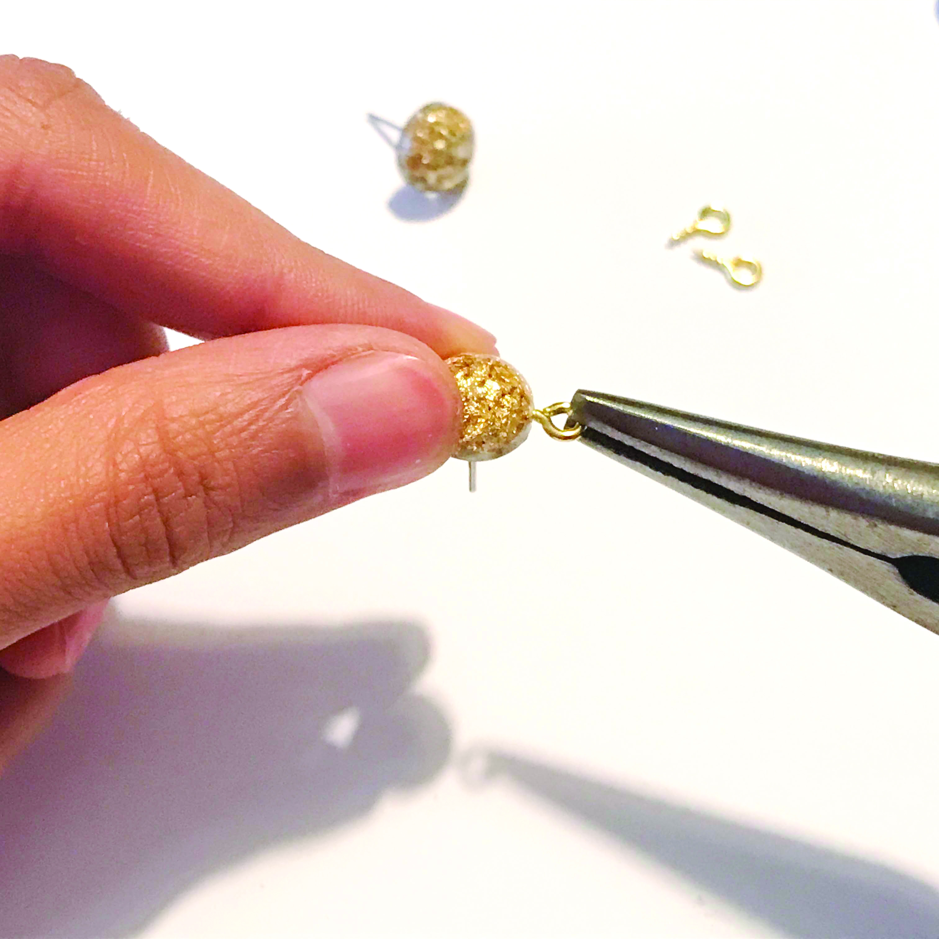 How to make resin earrings Step 10