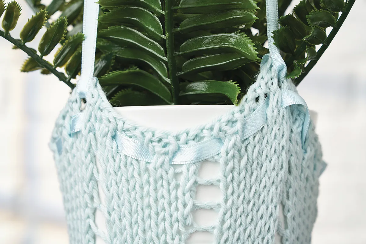 knitted plant holder 1