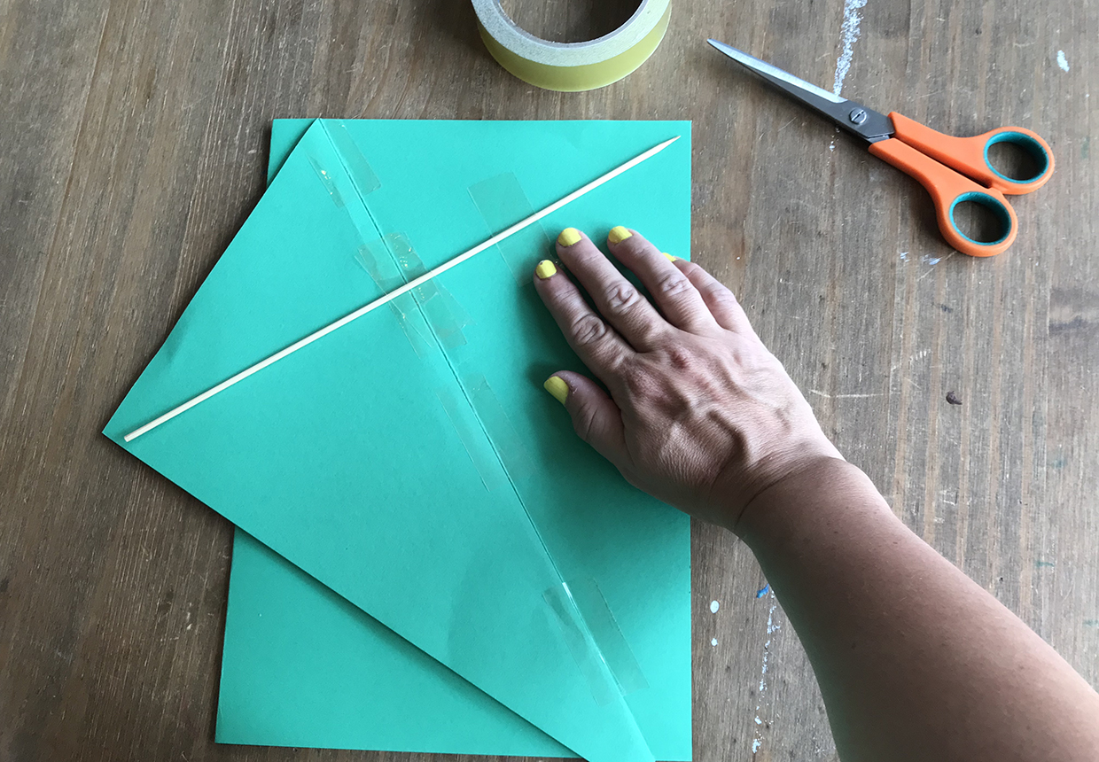 How to make a kite out of paper step 4A