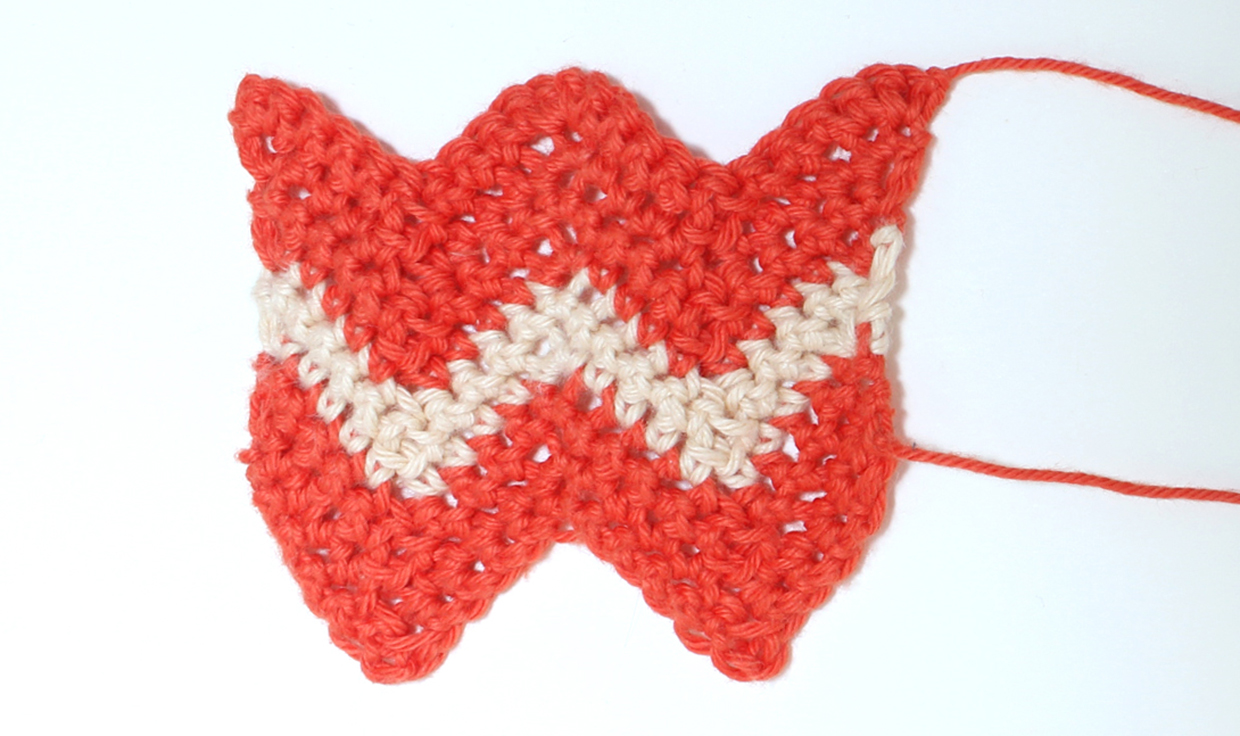 How_to_crochet_chevron_stitch_dc_step_17
