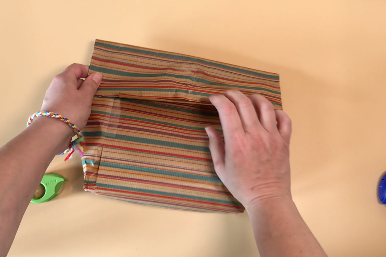 how to make a bag out of wrapping paper step10