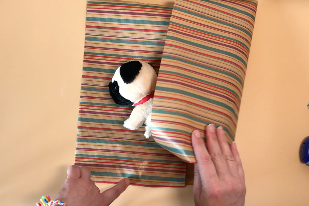 how to make a bag out of wrapping paper step2