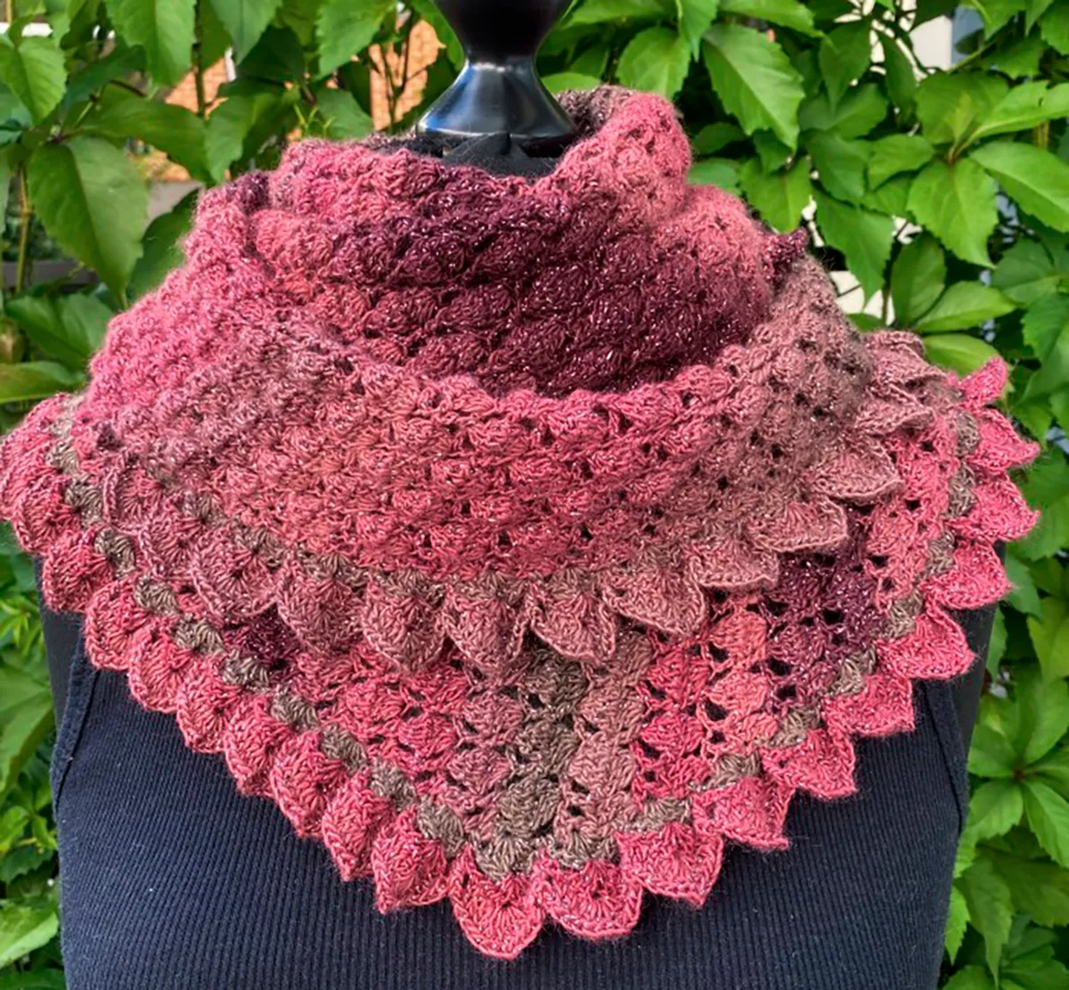 Dragon_scale_free_shawl_crochet_pattern