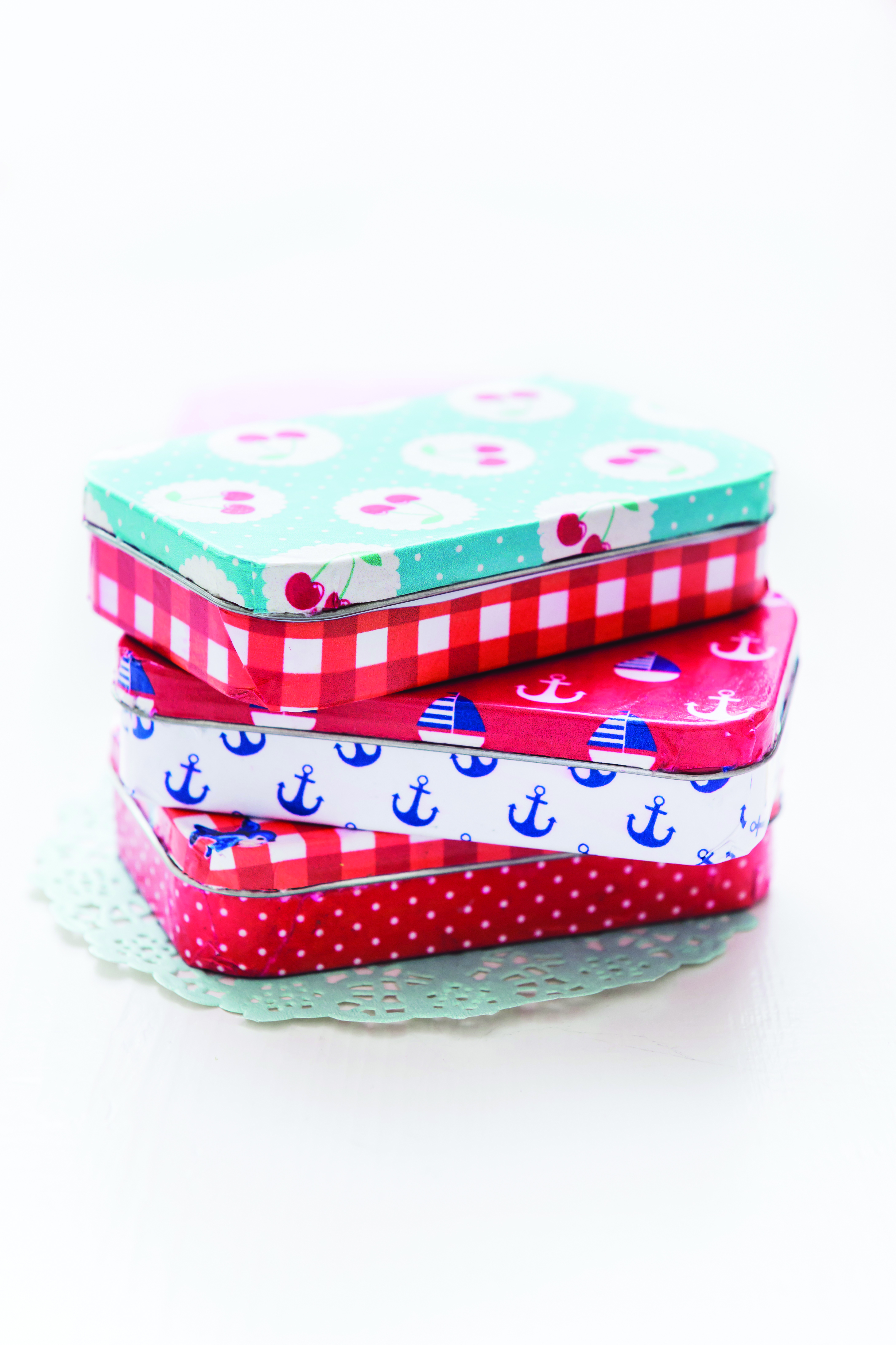 How to decoupage a tin – stacked