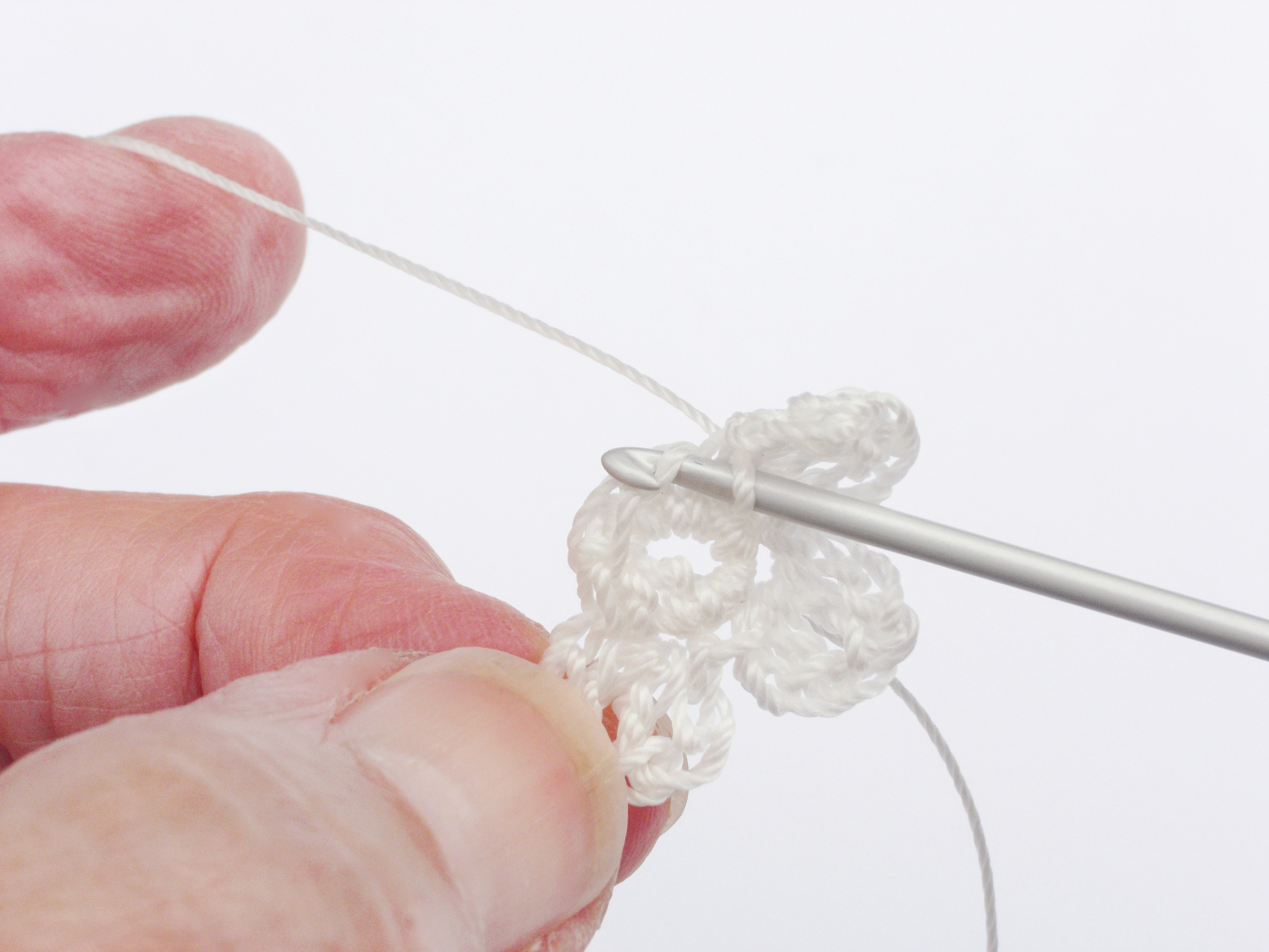 How to make a crochet flower hair clip – step 2