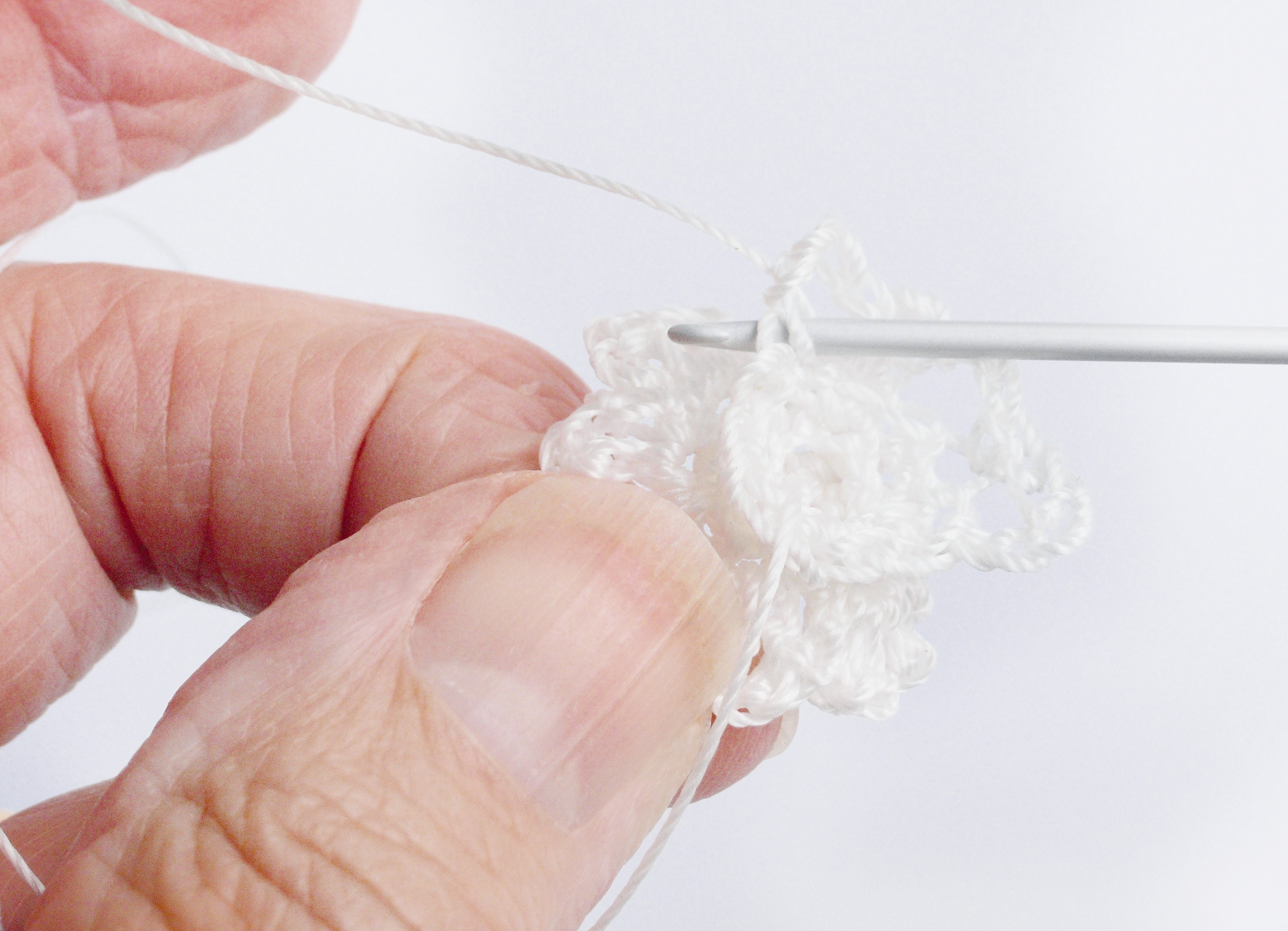 How to make a crochet flower hair clip – step 4