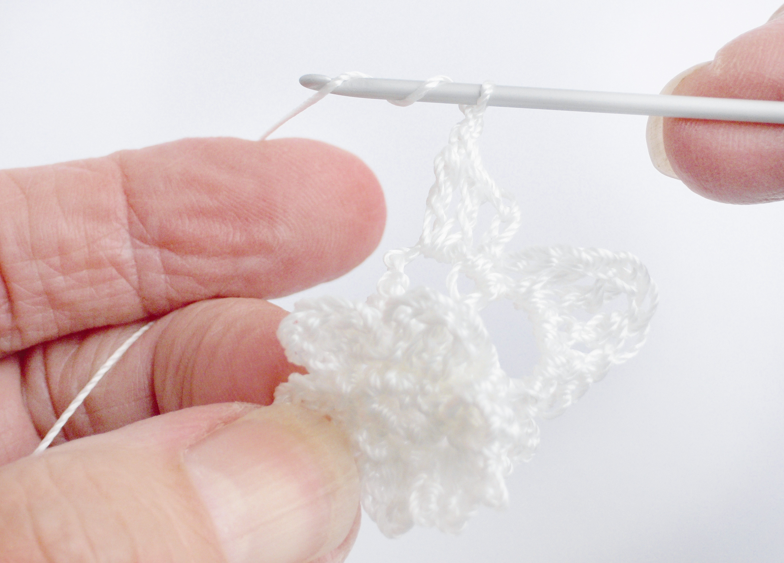 How to make a crochet flower hair clip – step 5