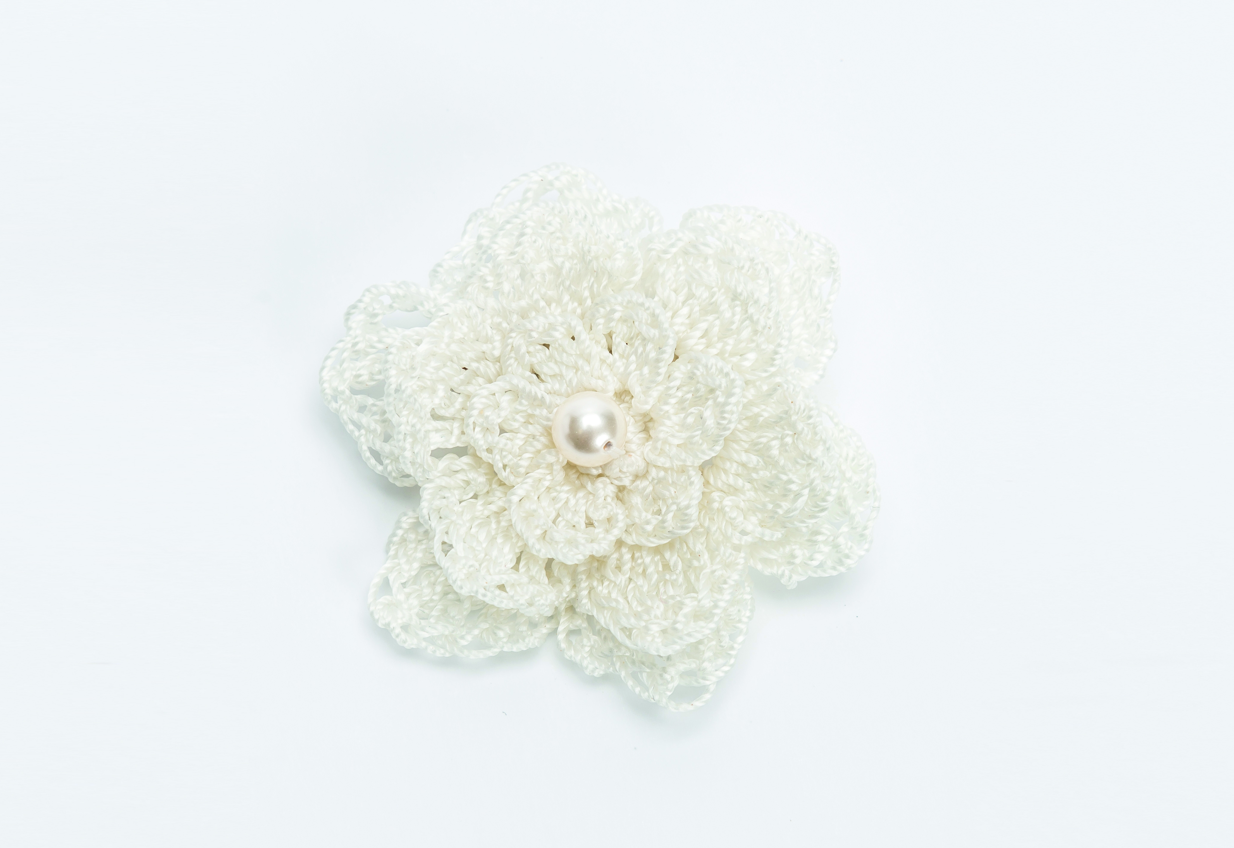 How to make a crochet flower hair clip – step 8