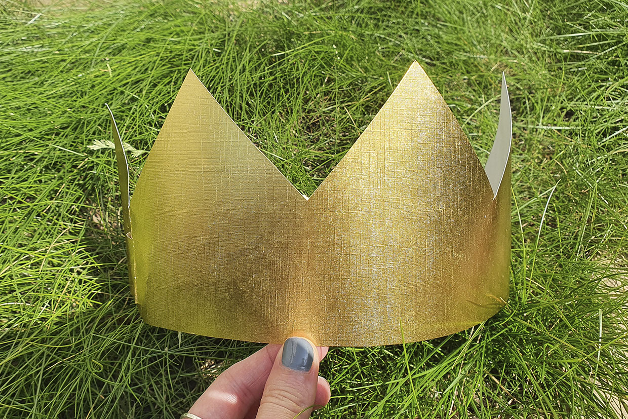 How to make a crown out of paper (no glue needed!) - Gathered
