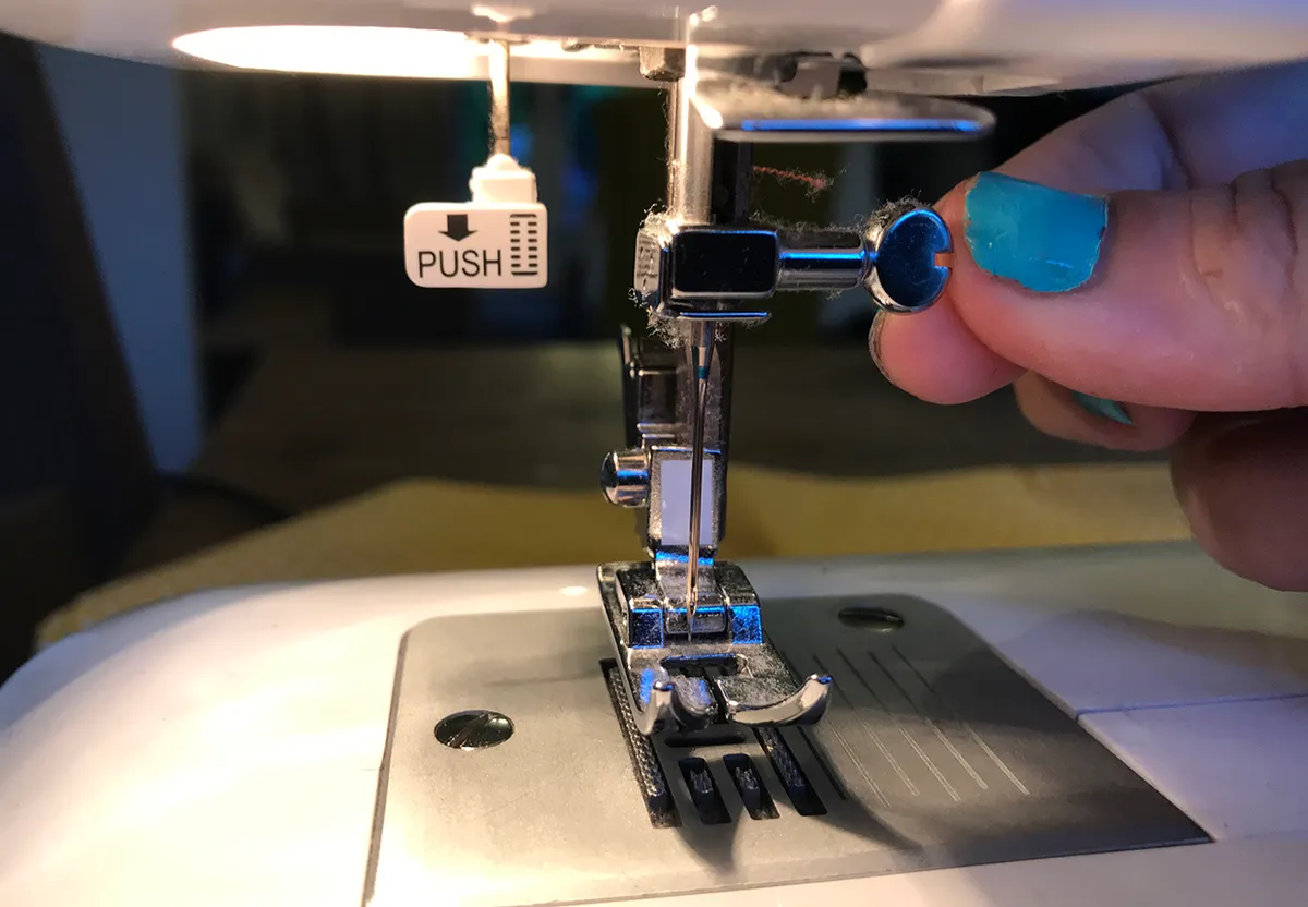 How to set up a sewing machine 11 needle clamp screw
