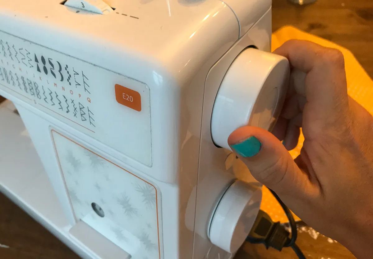 How to set up a sewing machine 3 hand wheel