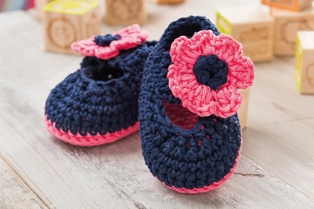Free baby booties crochet pattern