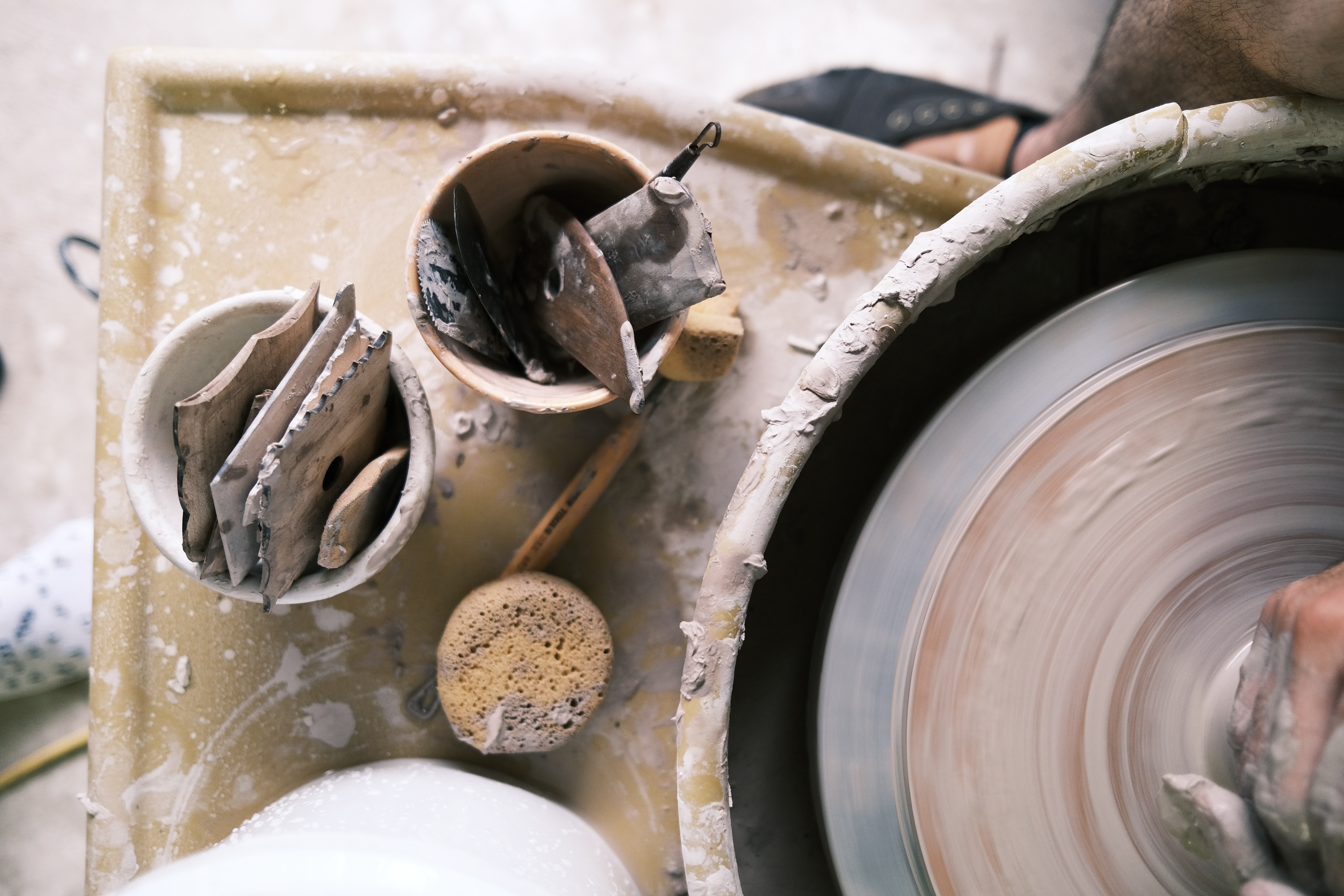 Pottery Wheel for Beginners – 14 Tips on Buying a Wheel
