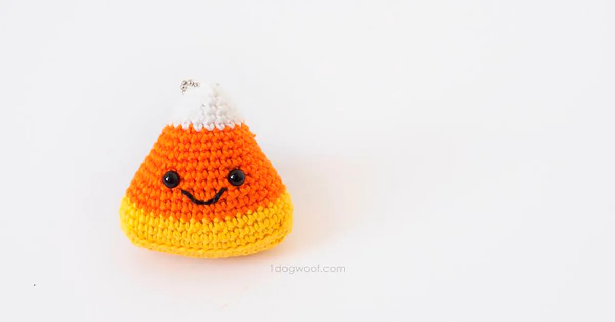 candy corn amigurumi crochet pattern keychain