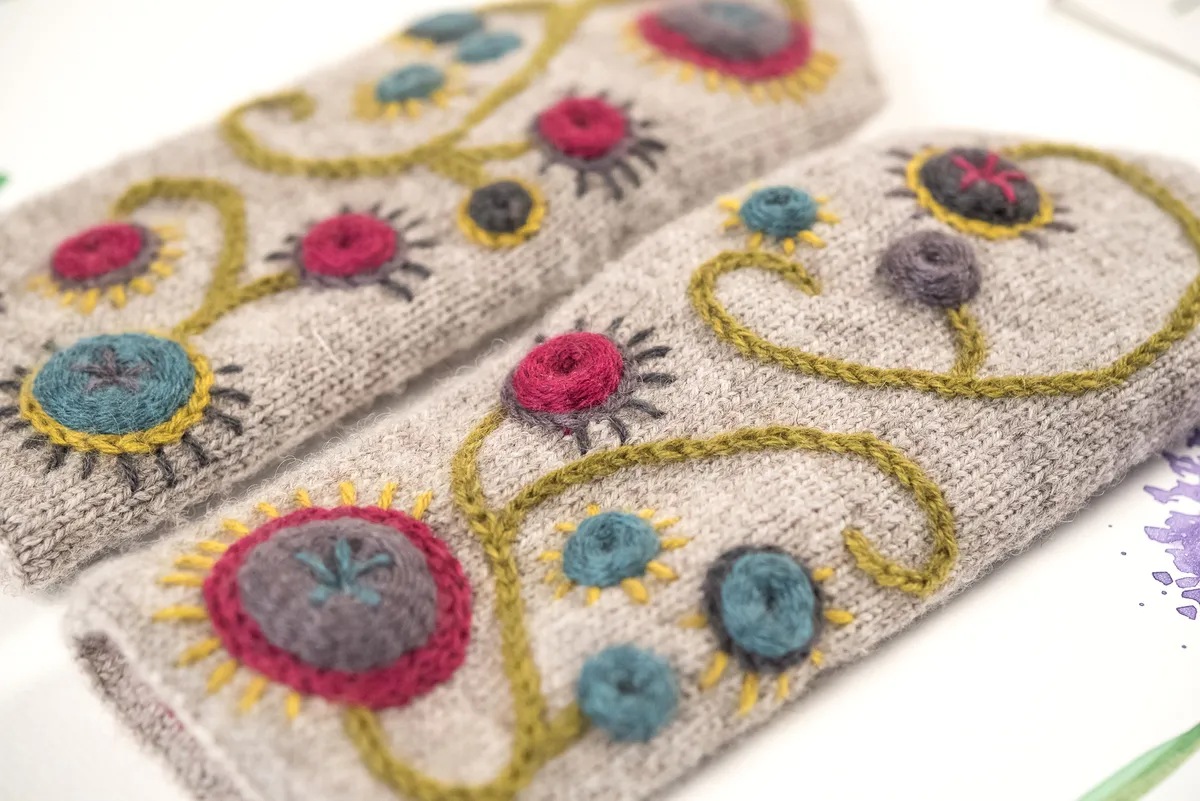 embroidery on knitting mittens