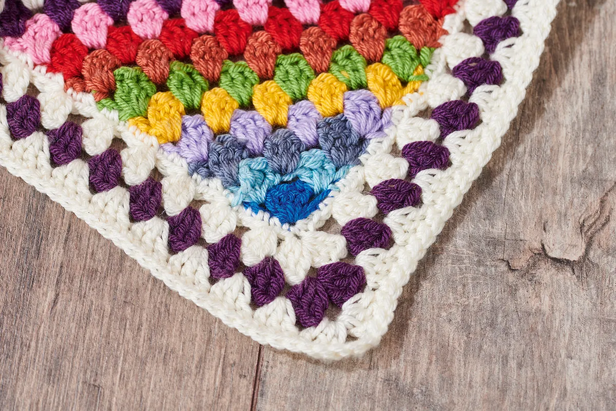 free-granny square blanket crochet pattern detail 03