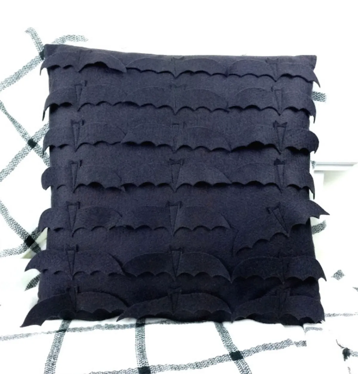 Halloween sewing patterns – Batty felt pillow