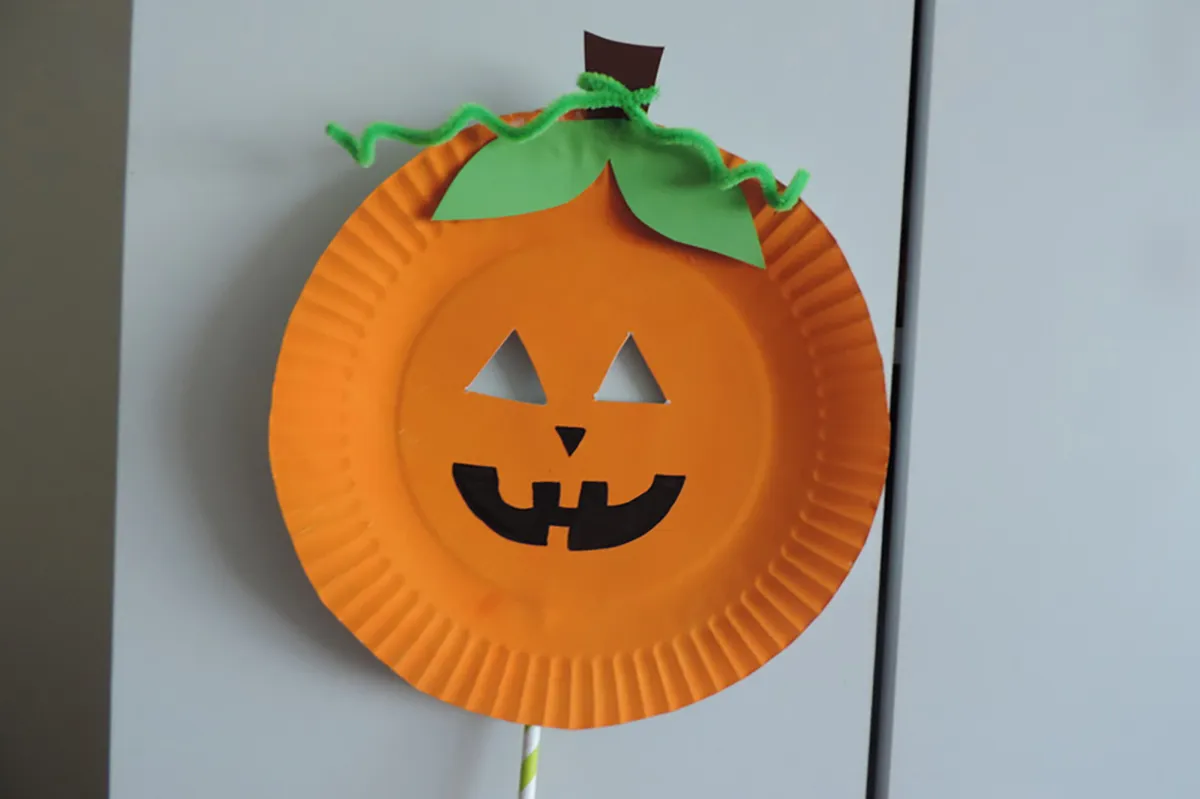 Halloween crafts for kids Pumpkin paper plate
