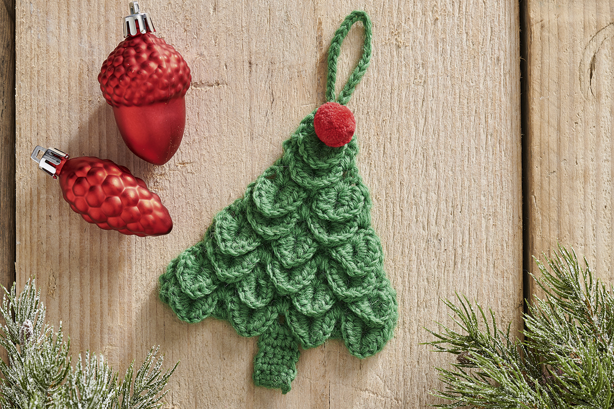 free christmas tree decoration crochet pattern