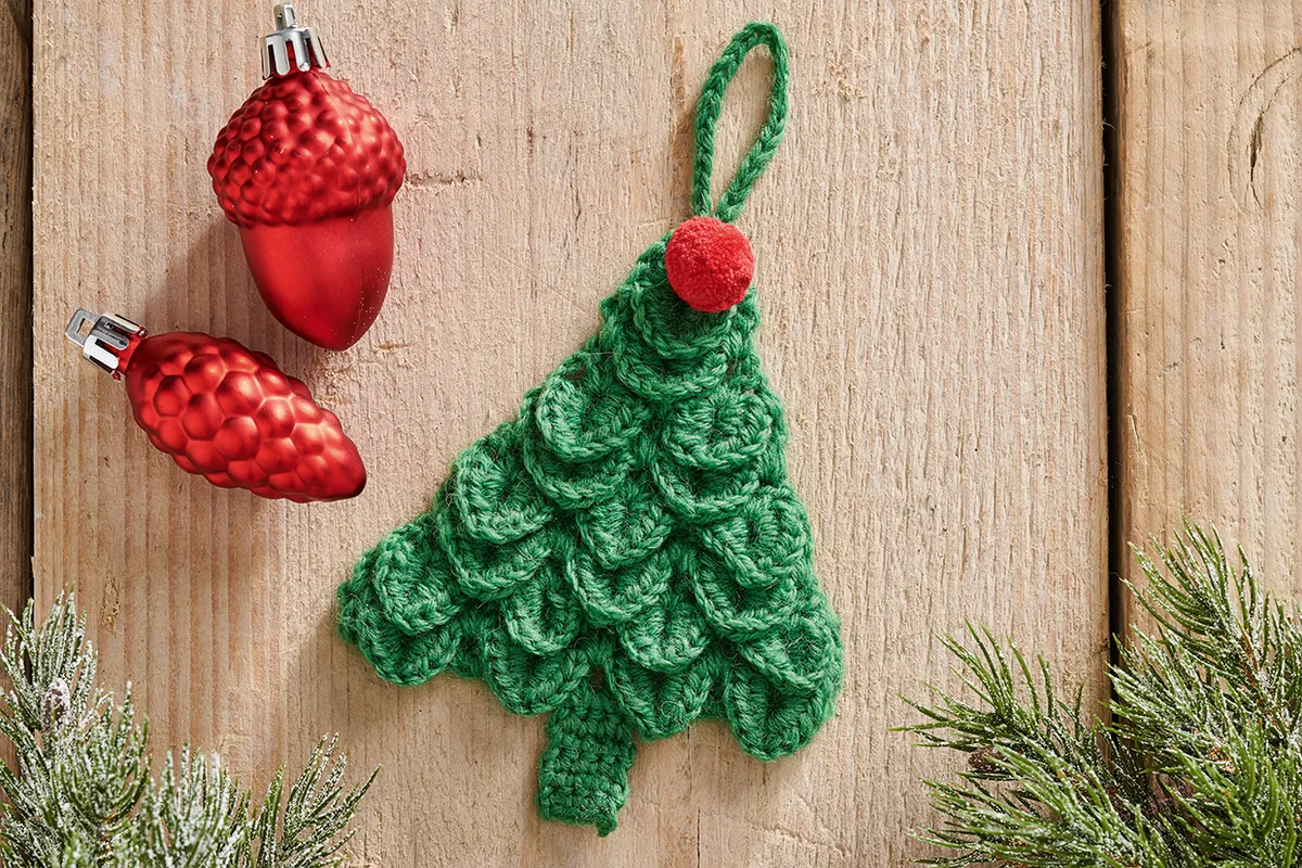 free christmas tree decoration crochet pattern