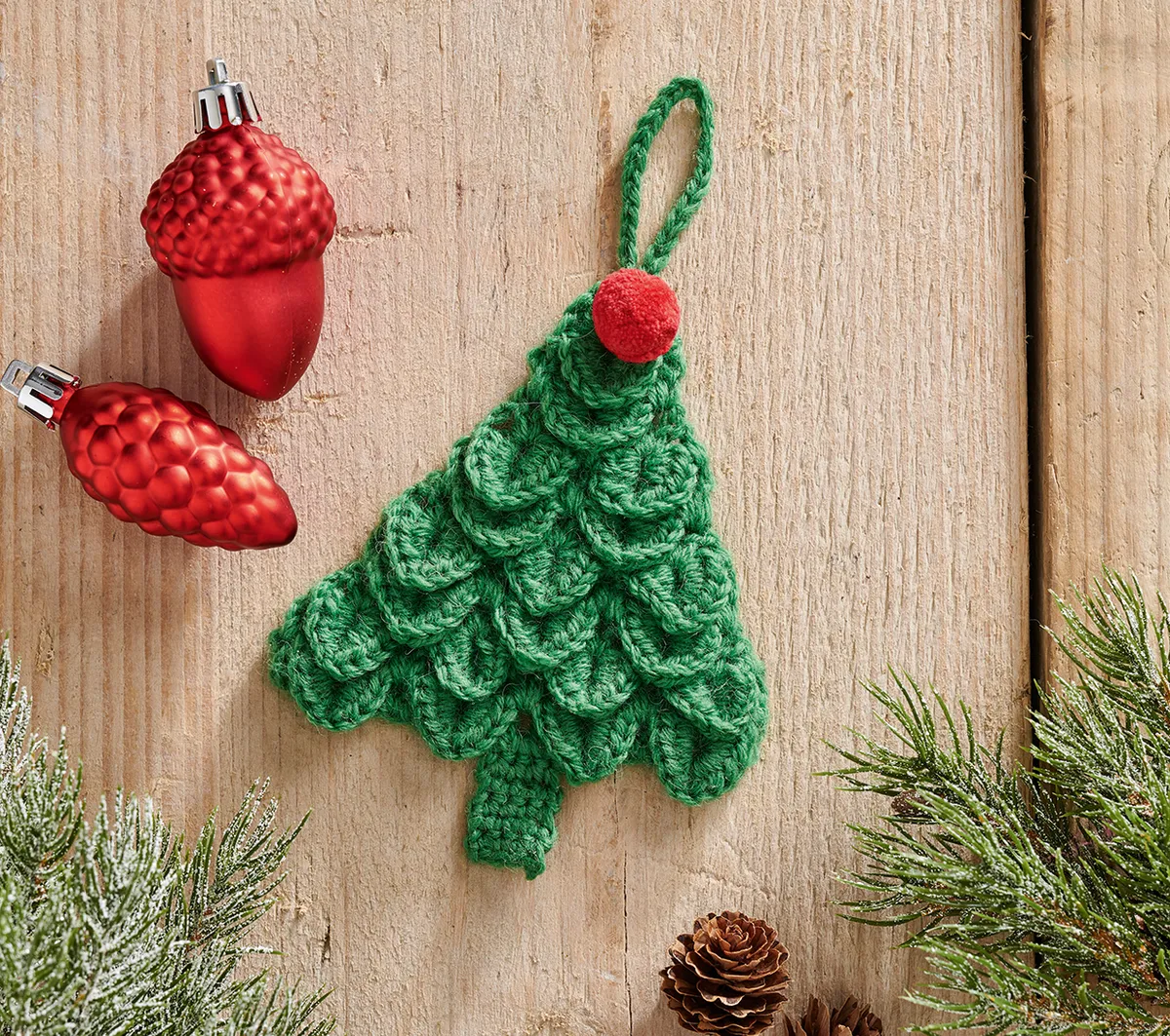 free christmas tree decoration crochet pattern alt
