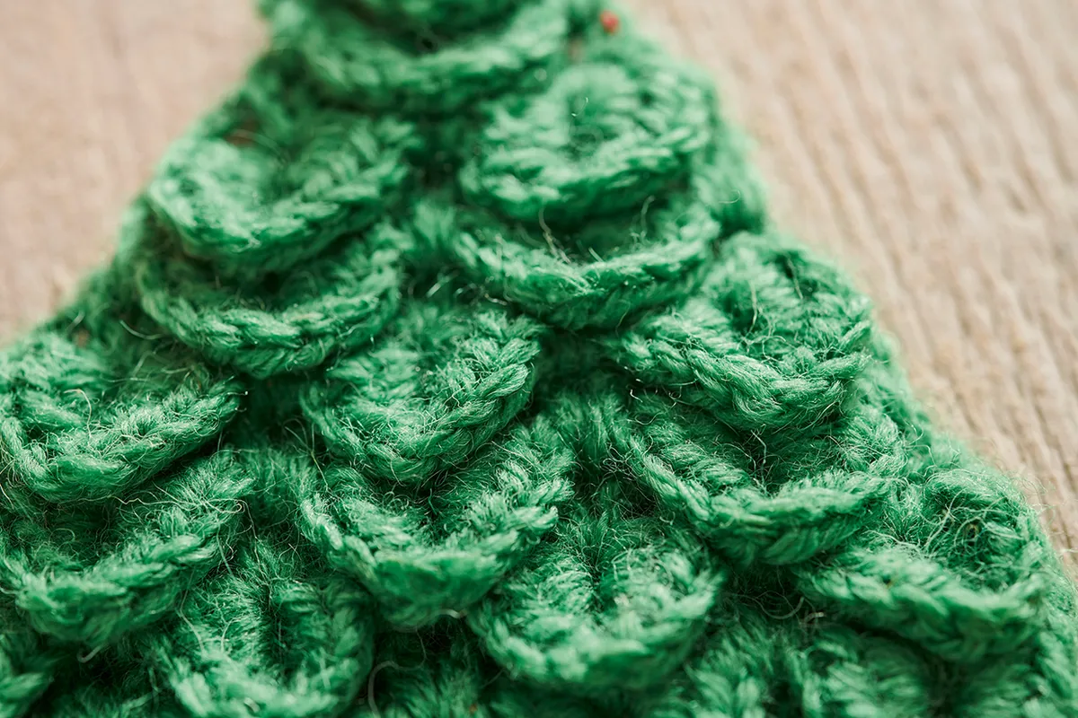 free crochet christmas tree decoration pattern details