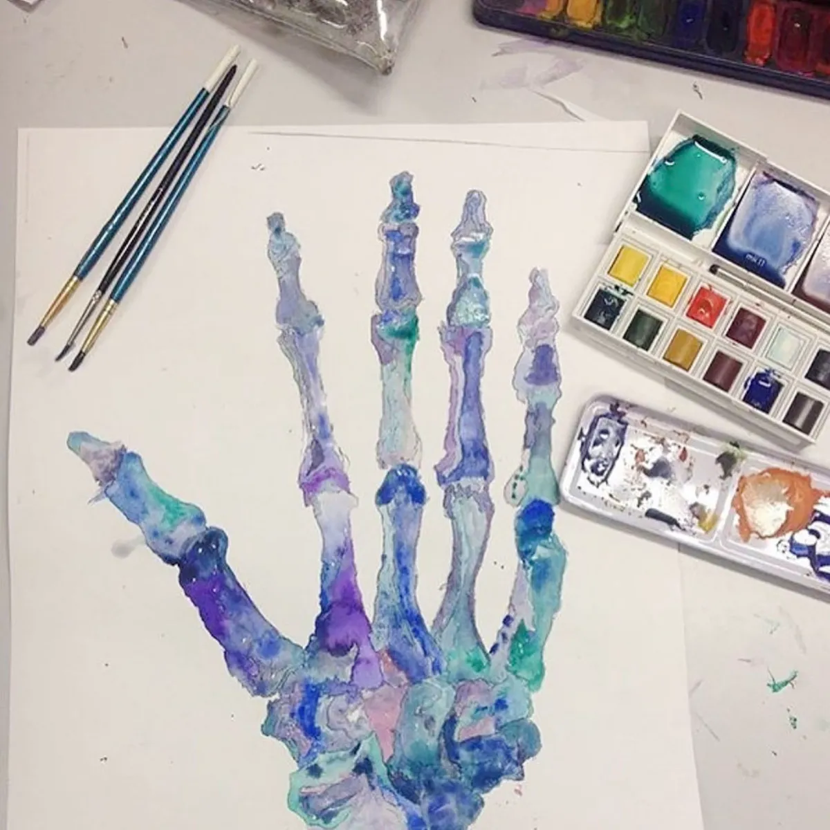 Halloween art projects – skeleton hand