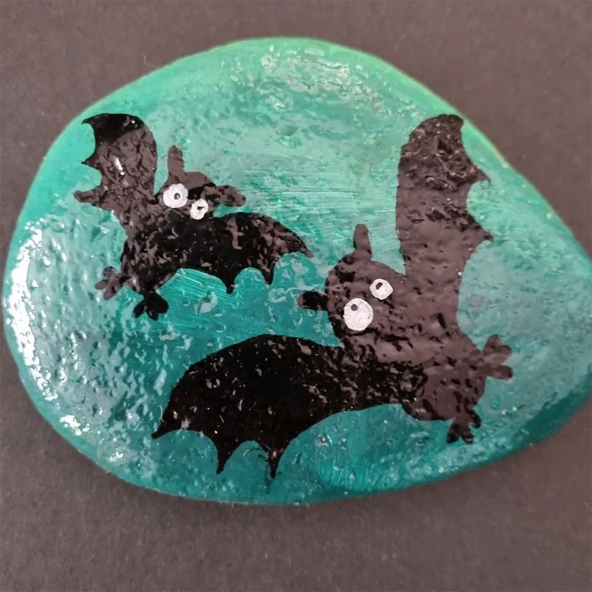 Halloween rock painting ideas – bats