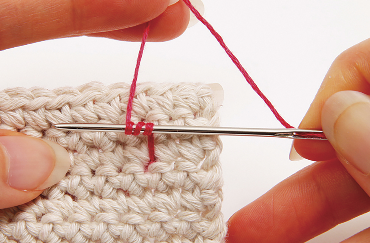how to do a french knot on crochet step 01