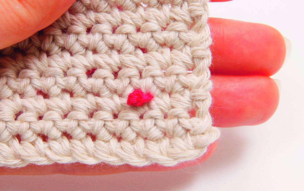 how to do a french knot on crochet step 04