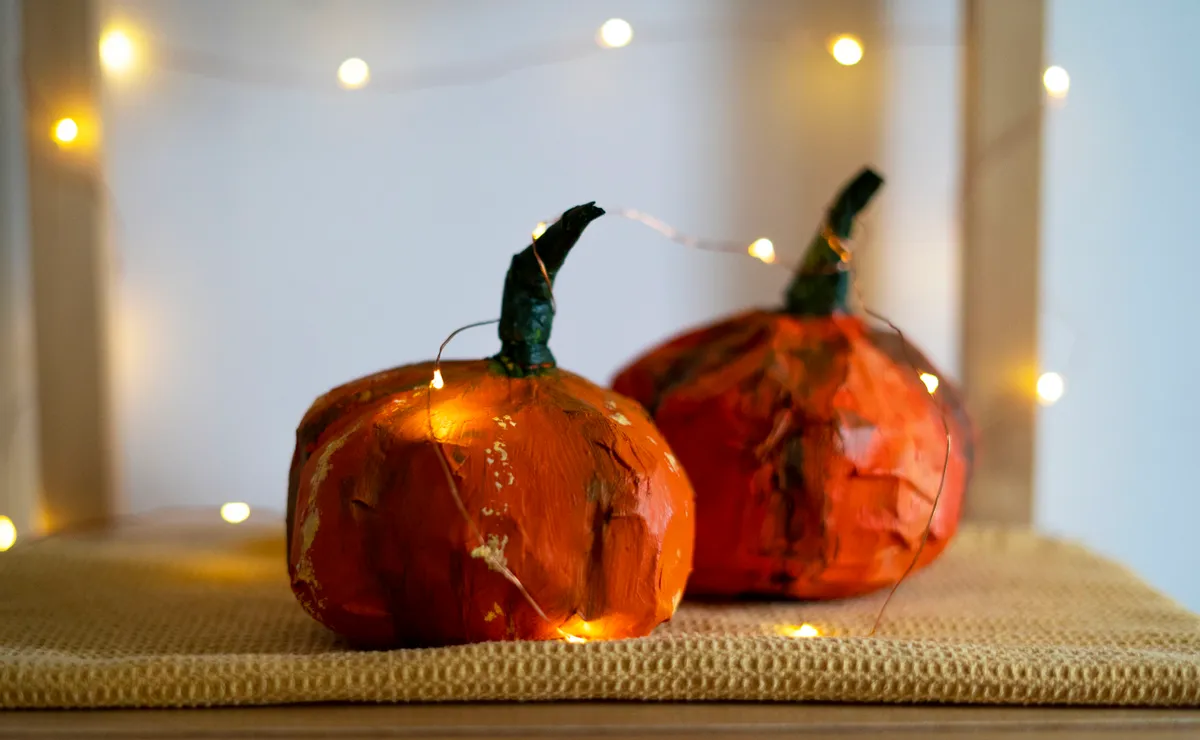 how to make paper mache pumpkins