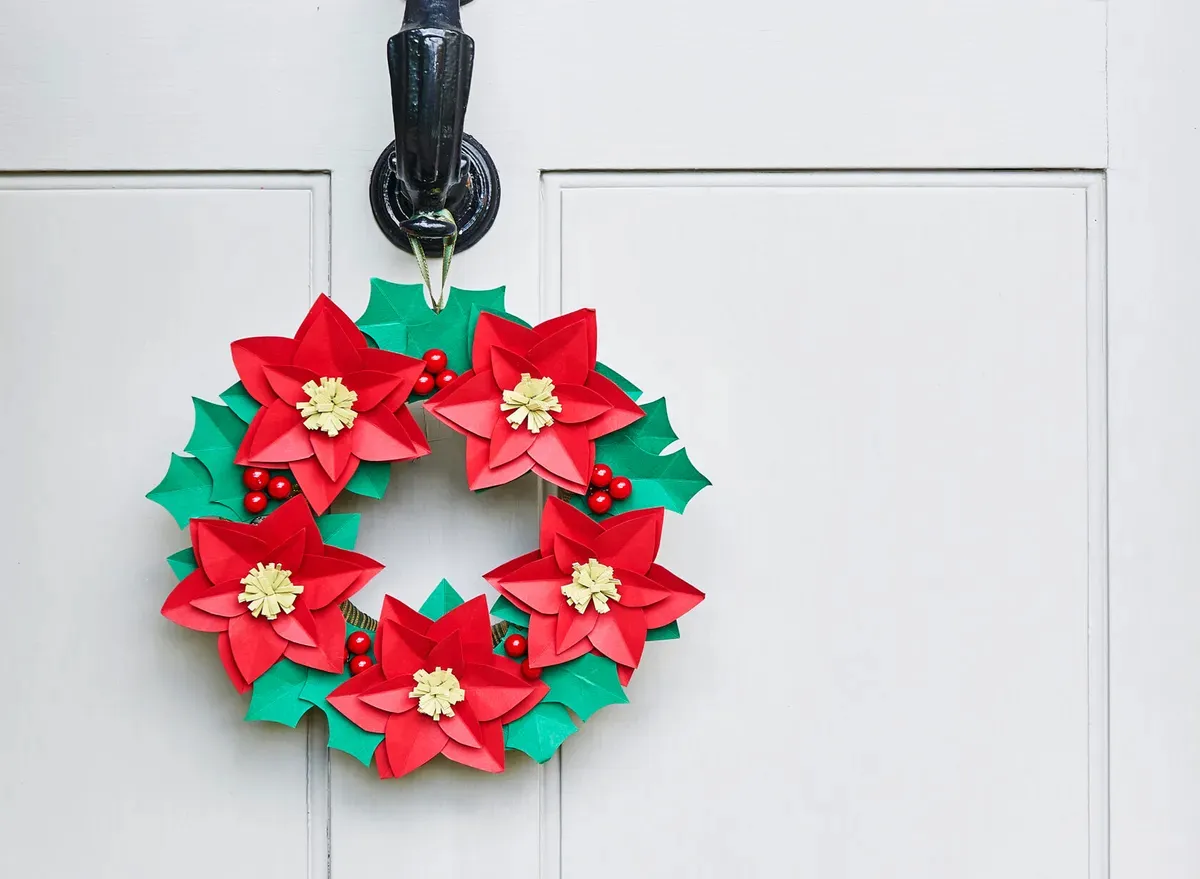 How-to-make-a-poinsettia-wreath